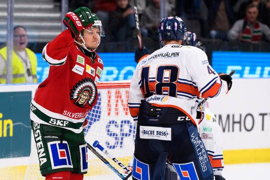 Frölundas Rhett Rakhshani jublar