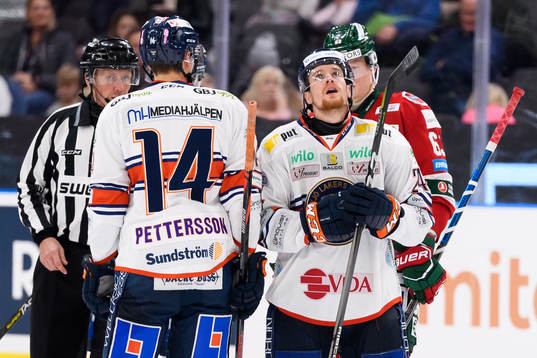 Växjös Brendan Shinnimin tittar på storbildsskärmen