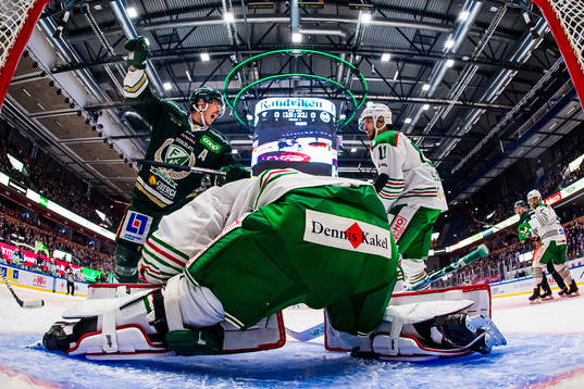 Färjestads Sebastian Erixon jublar