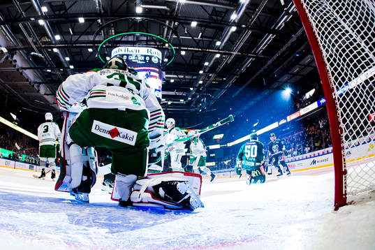 Färjestads Sebastian Erixon jublar