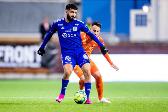 Sundsvalls Omar Eddahri och AFC Eskilstunas Dzenis Kozica