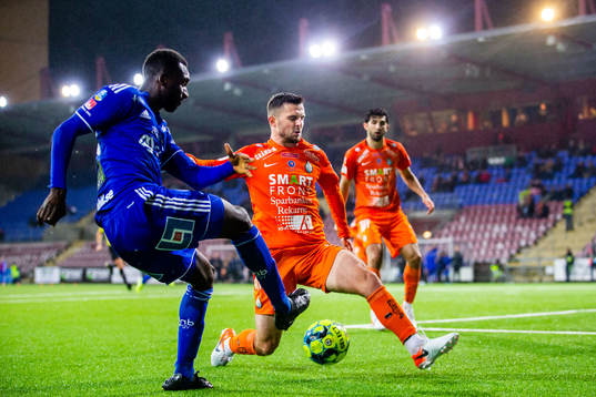 Sundsvalls Peter Wilson och AFC Eskilstunas Kadir Hodzic