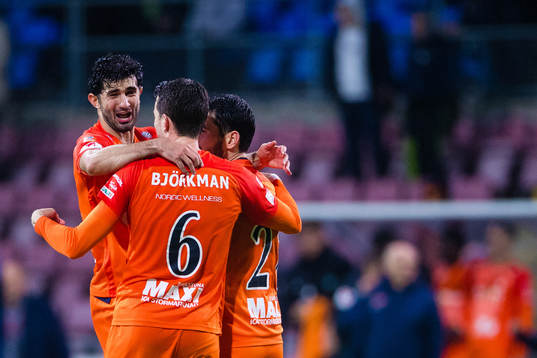 AFC Eskilstunas Sandro Tsveiba, Anel Rashkaj och Jesper Björkman jublar