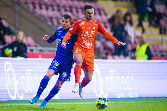 Sundsvalls Pol Roige Rodriguez och AFC Eskilstunas Kadir