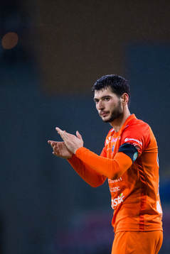 AFC Eskilstunas Anel Rashkaj applåderar