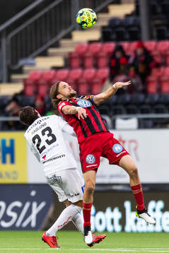 Östersunds Tom Pettersson och Sirius Philip Haglund i kamp