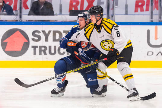 Brynäs Victor Söderström och Växjös Ludvig Nilsson i