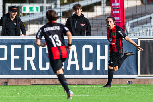 Brommapojkarnas Michelle Rojas Flores jublar