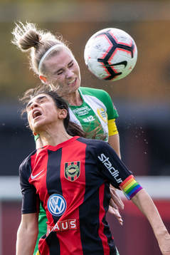Brommapojkarnas  Aisha Faiqi och Hammarbys Emma Jansson