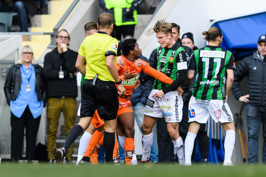 Varbergs Adama Fofana och GAIS Marcus Bergholtz