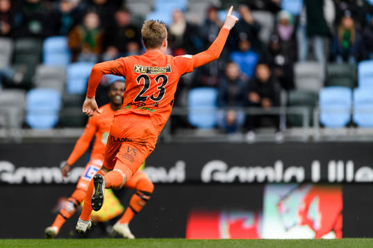 Varbergs Anton Liljenbäck jublar