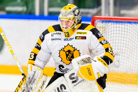 Skellefteås målvakt Oskar Östlund innan ishockeymatchen