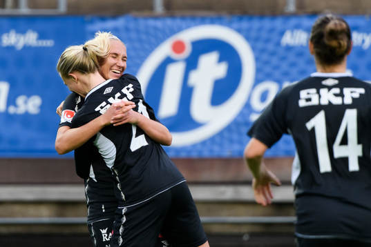 Göteborgs Emma Koivisto och Rebecka Blomqvist jublar