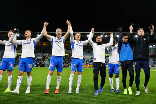 IFK Norrköpings spelare med Filip Dagerstål, Simon Thern, Christopher Telo och Ian Smith jublar