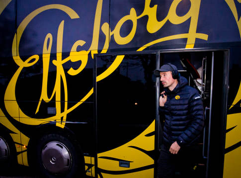 Elfsborgs målvakt Kevin Stuhr Ellegaard anländer till fotbollsmatchen i Allsvenskan mellan Örebro och Elfsborg den 21 oktober 2019 i Örebro.