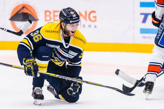 s Anthony Camara jublar