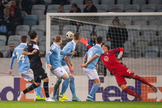 Alexander Gerndt of Lugano scores 2-1
