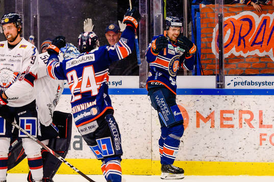 Växjös Emil Pettersson jublar