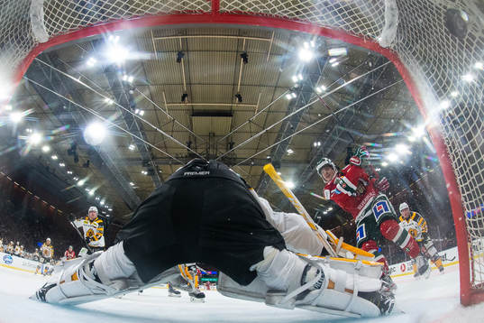 Frölundas Samuel Fagemo skjuter 3-0 bakom Skellefteås