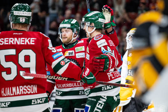 Frölundas Jacob Peterson jublar med lagkamrater