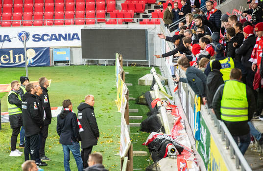 Kalmars tränare Magnus Pehrsson,  Kalmars assisterende