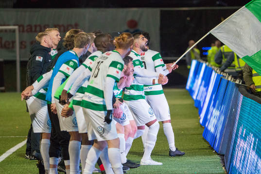 Västerås spelare jublar