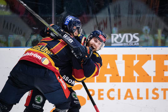 Djurgårdens Mattias Guter jublar med Patrik Berglund