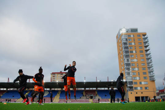 AFC Eskilstunas spelare värmer upp