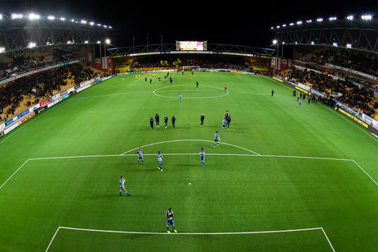 IFK Göteborgs spelare tackar publiken