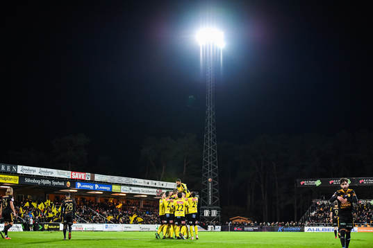 Mjällbys spelare jublar