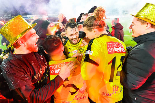 Mjällbys spelare jublar