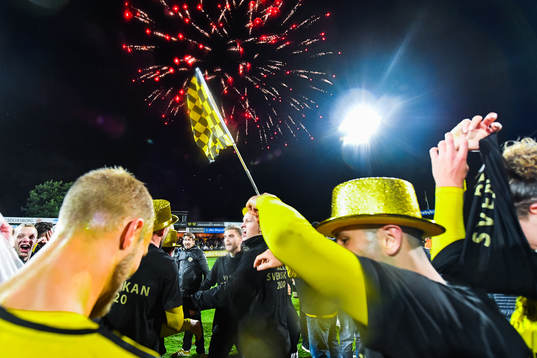 Mjällbys spelare jublar