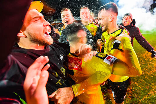 Mjällbys spelare jublar