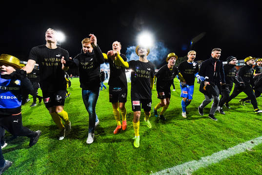 Mjällbys spelare jublar