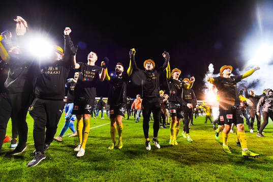 Mjällbys spelare jublar