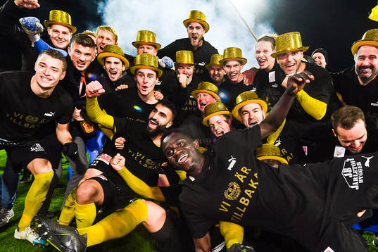 Mjällbys spelare jublar