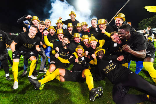 Mjällbys spelare jublar