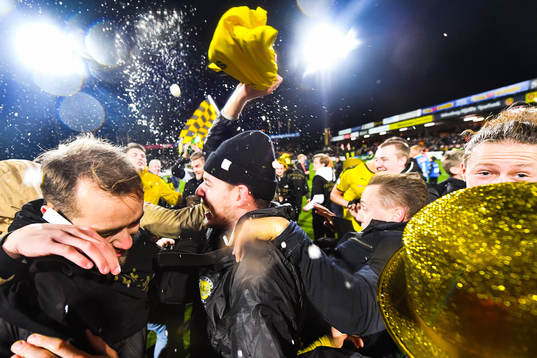 Mjällbys supportrar och spelare jublar