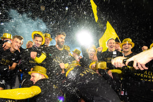 Mjällbys spelare jublar