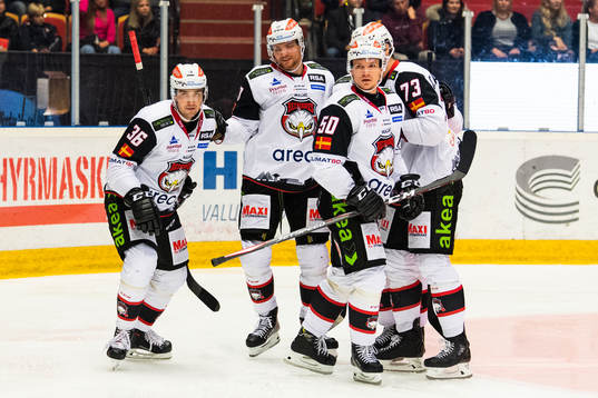 Malmö Redhawks Matias Myttynen jublar med lagkamrater