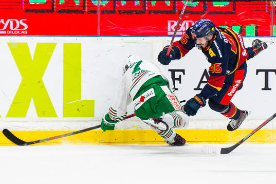 Rögles Erlend Lesund och Djurgårdens Albin Grewe i