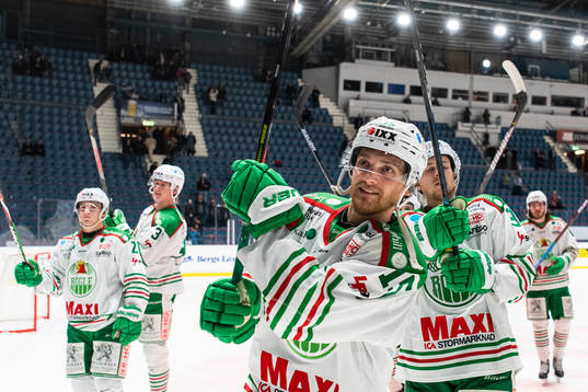 Rögles Simon Ryfors jublar