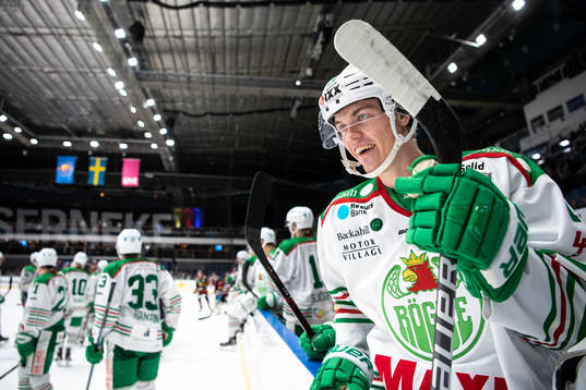 Rögles Jakob Bondesson jublar efter