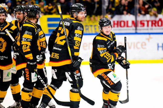 Skellefteås Tuomas Kiiskinen  jublar