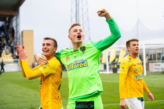 Falkenbergs målvakt Johan Brattberg och John Björkengren