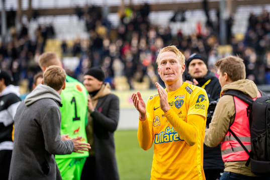 Falkenbergs Jacob Ericsson jublar efter slutsignalen