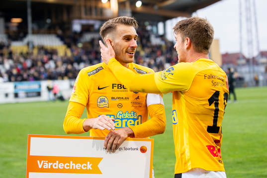Falkenbergs Tobias Karlsson och Marcus Mathisen jublar