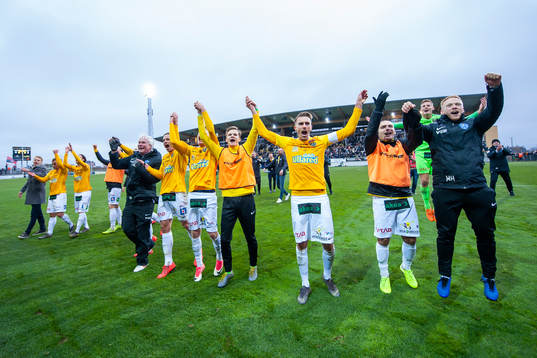 Falkenbergs spelare jublar