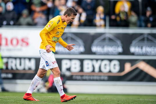 Falkenbergs John Björkengren agerar