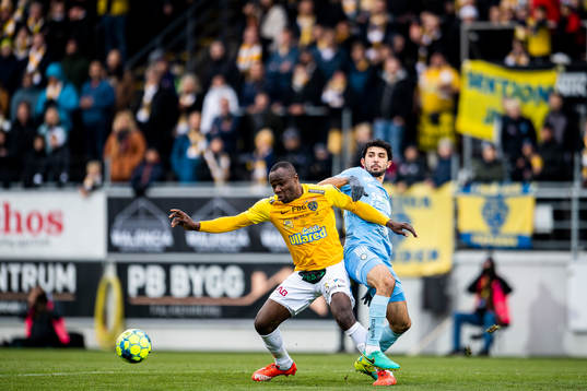 Falkenbergs Nsima Peter och AFC Eskilstunas Anel Rashkaj